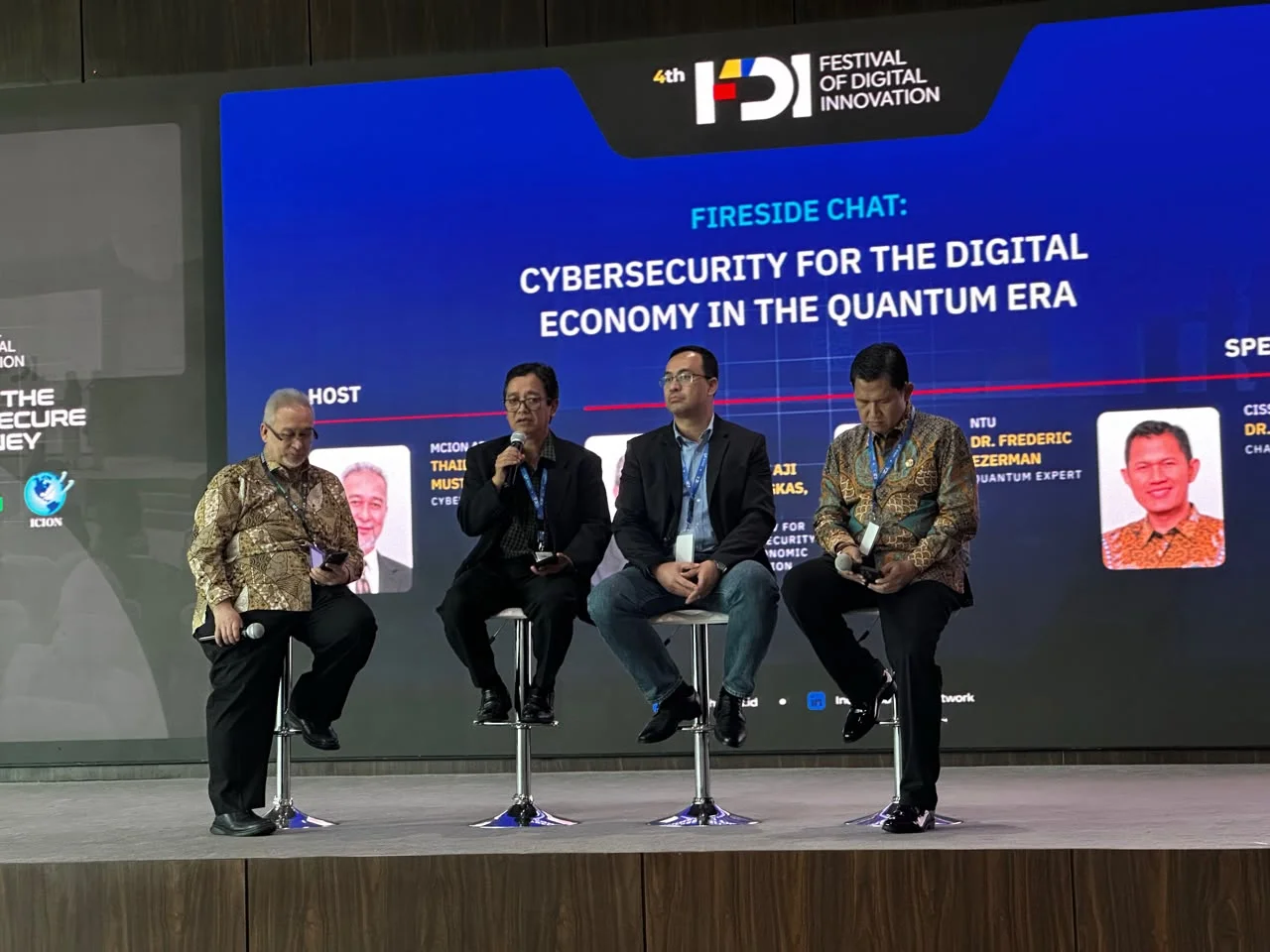 Diskusi panel dalam Festival of Digital Innovation