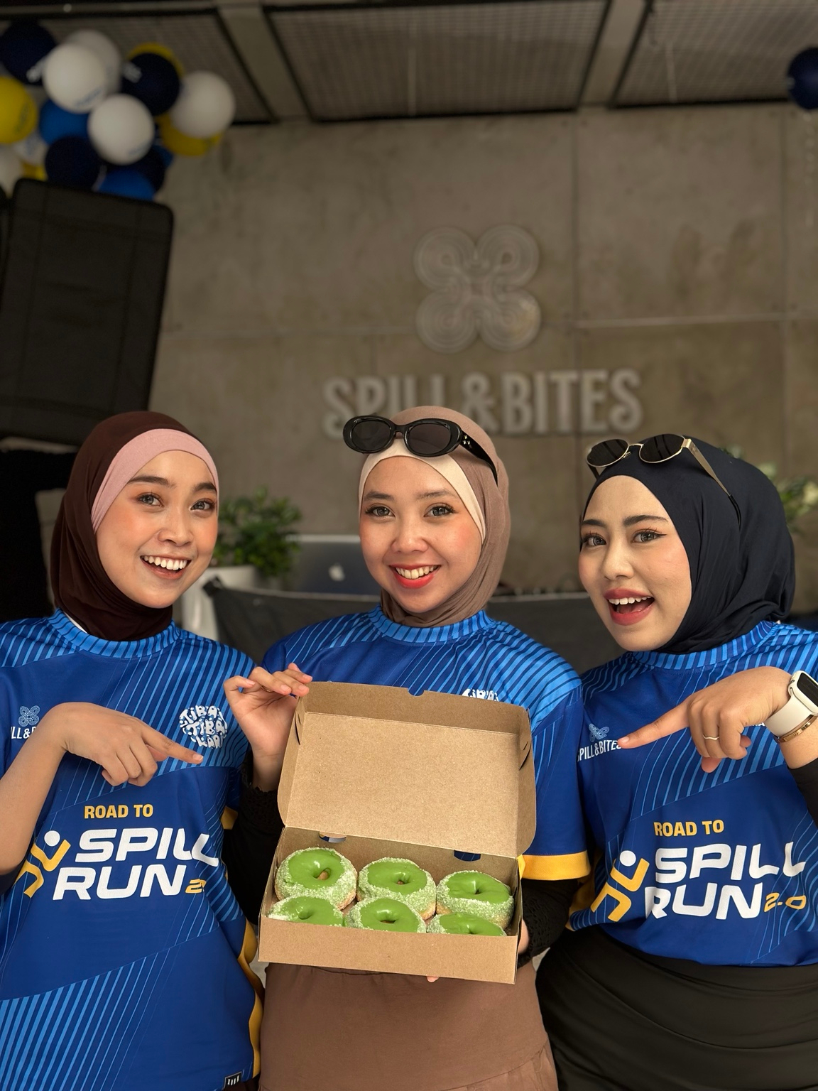 Peserta dengan donat Dompung